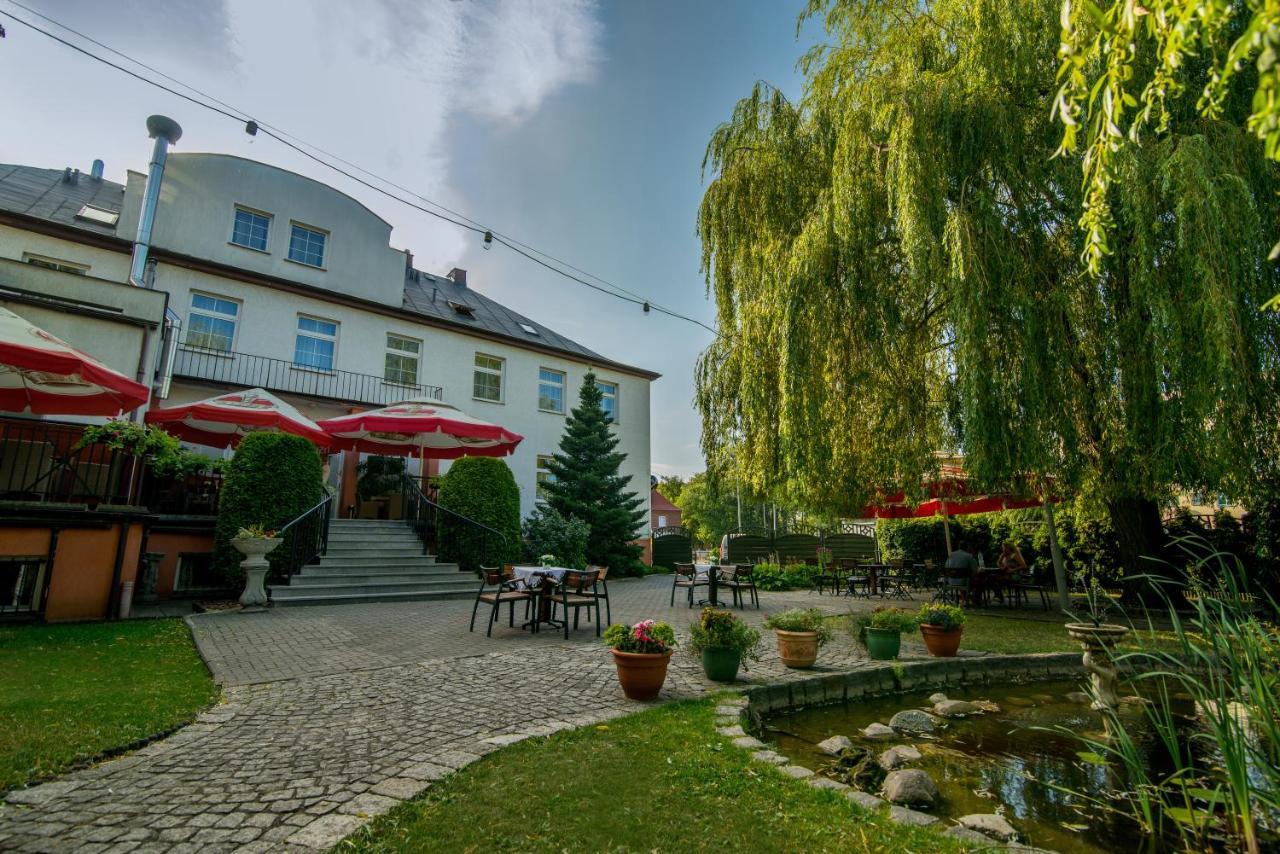 Hotel Bialy Domek Wałcz Exterior foto