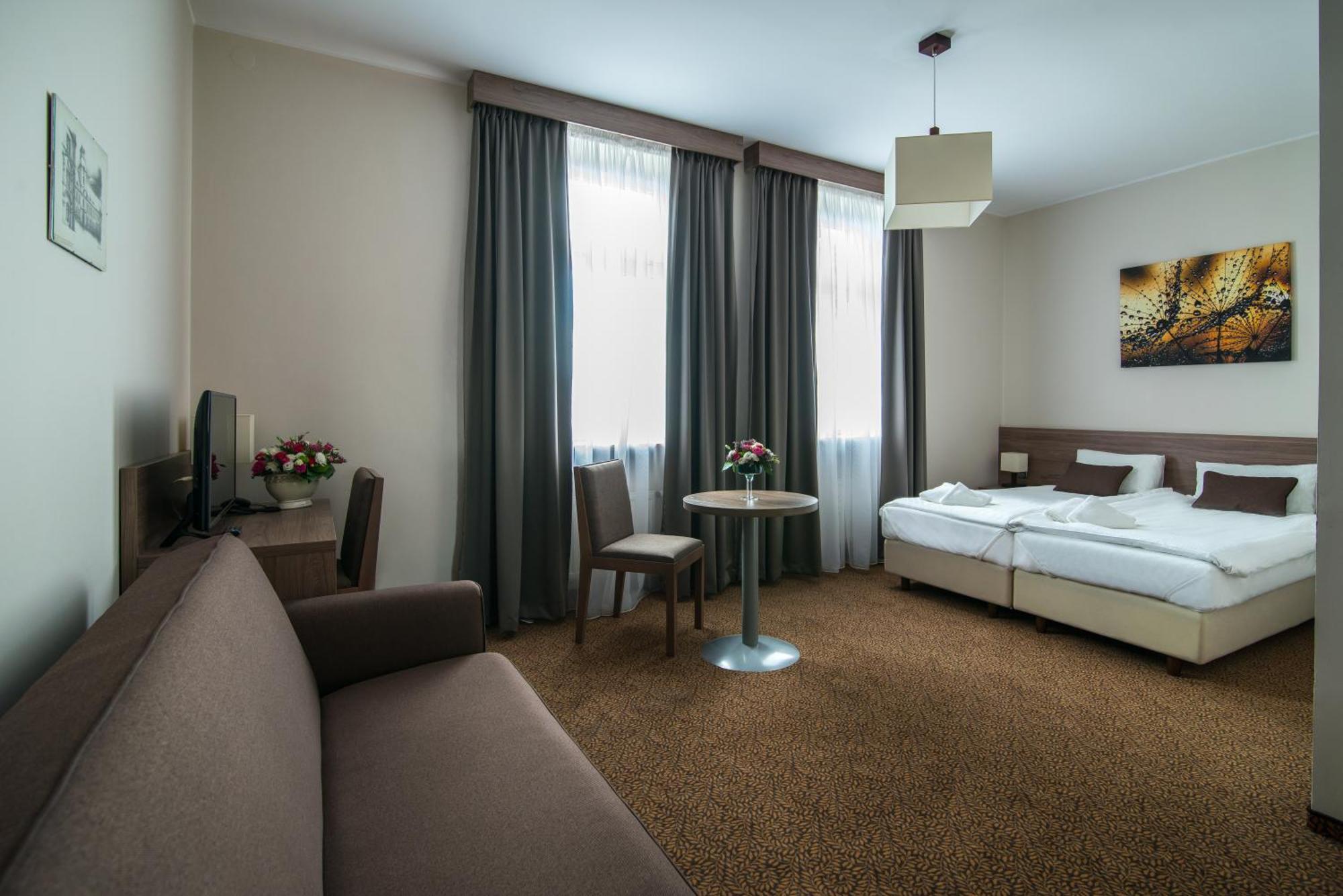 Hotel Bialy Domek Wałcz Exterior foto